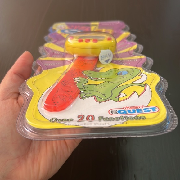 Manley Toy Quest 1997 🦖Virtual Pet Watch Electronic Game Rare HTF🦖 - Picture 4 of 5